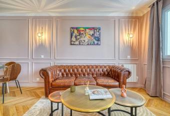 Melody suite in Paris has rooms with a private hot tub