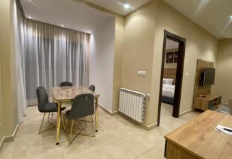 Kingdom Luxury H  tel-Appart has rooms with a private hot tub