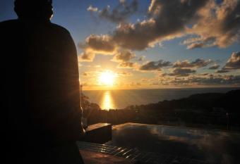 Villa Amonteera has rooms with a private hot tub