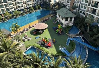 Laguna Beach 2 Resort Condominium allows 18 year olds to book a room