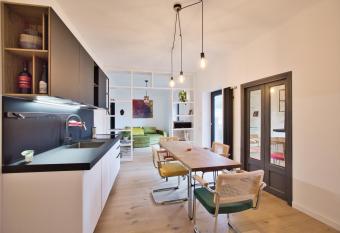 Le tre Lune allows 18 year olds to book a room