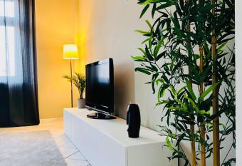 GabLar House has Balcony rooms