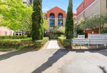 Park View beside Himeji Garden. FREE WiFi has Balcony rooms