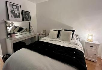 Lovely flat near Paris has Balcony rooms