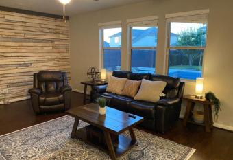 Lush 4br, Large Bckyd, Hot Tub (Tal) has Balcony rooms