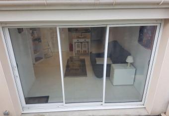 studio    louer    la nuit  e allows 18 year olds to book a room