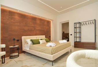 FLA  Suite Deluxe allows 18 year olds to book a room