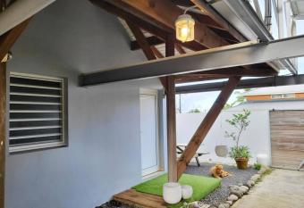 Bungalow entre mer et montagne allows 18 year olds to book a room