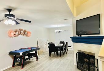 Secluded Luxury Retreat: Your Exclusive Entire House Getaway! has Balcony rooms