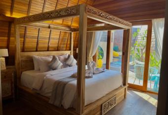 Abian Klumpu Villa & Spa Sanur Bali has rooms with a private hot tub