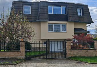 Apartm   Kanada allows 18 year olds to book a room