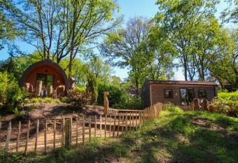 Wood Cabin 2 personen allows 18 year olds to book a room
