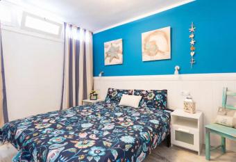 Acogedor y vistas al mar has Balcony rooms