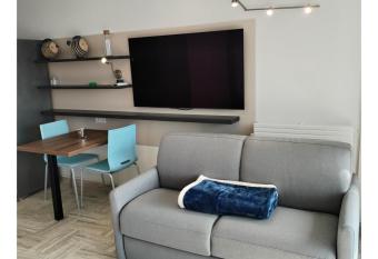 Mandelieu studio neuf has Balcony rooms