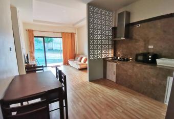 Maison Marron 2 has Balcony rooms