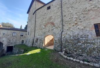 Castello Montefiridolfi has Balcony rooms