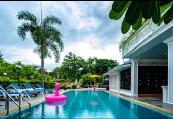                            6          has Balcony rooms