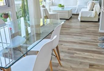 Departamento PH en Martinez allows 18 year olds to book a room