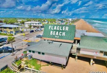 Summer Sands Lodge has Balcony rooms