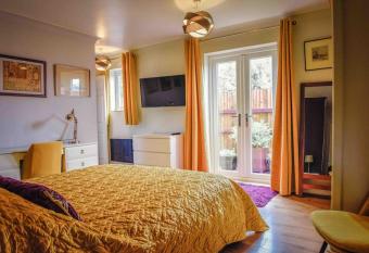 Southdene Studio allows 18 year olds to book a room