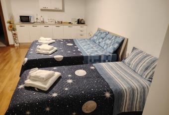 LA VELA has rooms with a private hot tub