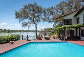 Kayube Zambezi River House has Balcony rooms