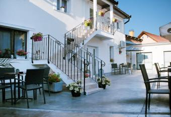 Popas Boutique has Balcony rooms