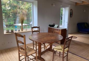 Maison de campagne    la ville has Balcony rooms