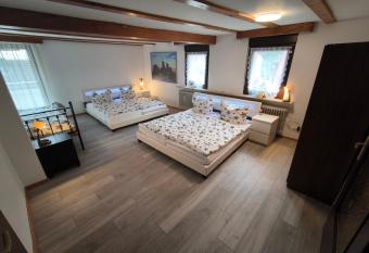 M  hltal Private Guesthouse has Balcony rooms