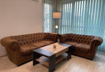 Lion1, Schwarzmeertraum, stilvoll, 7 Minuten zum Strand, WLAN gratis allows 18 year olds to book a room