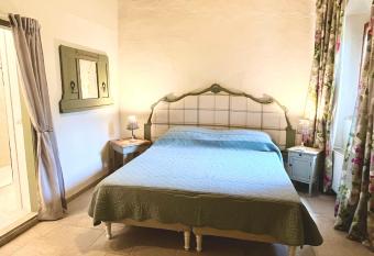 L   Antica Cisterna allows 18 year olds to book a room