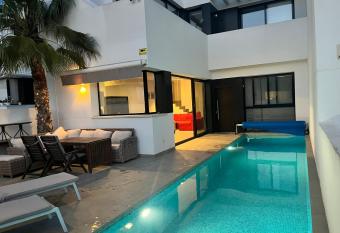 Casa Lemra has Balcony rooms