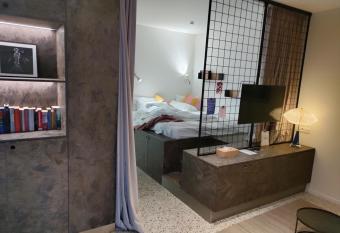 Suite Erasmus allows 18 year olds to book a room