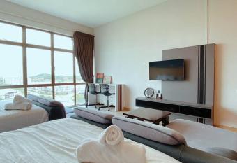 2-4 Pax Spacious Living @ Mount Austin, JB #02 has Balcony rooms