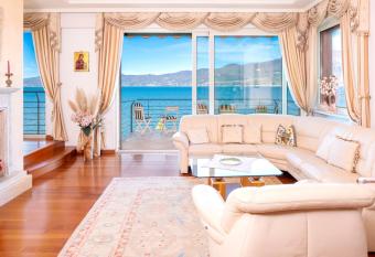 Panoramic Villa Clementina has Balcony rooms