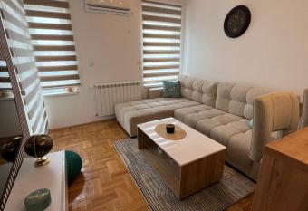 Jovanovic stan na dan has Balcony rooms