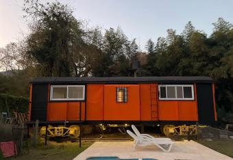 SOBRE RIELES VAGON has Balcony rooms