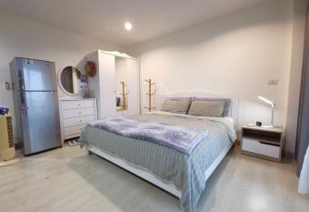 The Beach Bangsaen Condo Sea View Room 327-62 Floor 7 has Balcony rooms