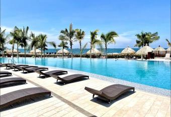 Apto en Samaria Club de Playa has rooms with a private hot tub