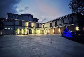 Luxury Palace / Vacation Home has rooms with a private hot tub