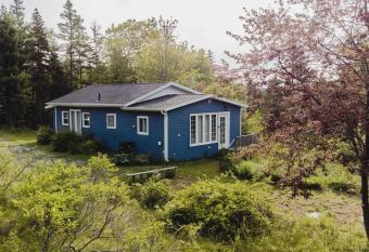 Get away from it all Rock Elm has Balcony rooms