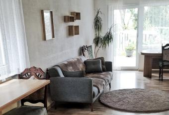 2-Zimmer Ferienwohnung, MONTEURZIMMER! 20 min zum CGN Flughafen. has Balcony rooms