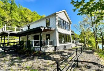 Saugerties Modern Charm with Creekside access and views allows 18 year olds to book a room