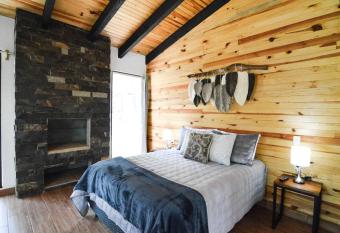 Hermosa Caba  a Aralia has rooms with a private hot tub