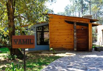 Caba  a rom  ntica    Yamil    has rooms with a private hot tub