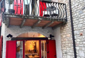 Casa Storica Gardola has Balcony rooms