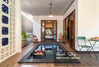 Pool villa close to the beach - Mango Pool Villa has Balcony rooms