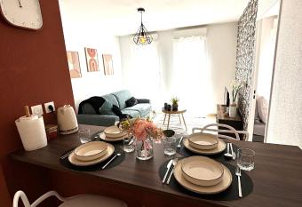 l Havana : Proche Gare Partdieu / a  roport / groupama stadium has Balcony rooms