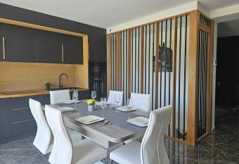 Maison Paray- Orly- Parking Priv   has Balcony rooms