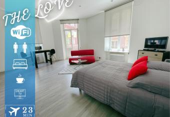 The Love intimit   au c  ur du centre-ville has Balcony rooms